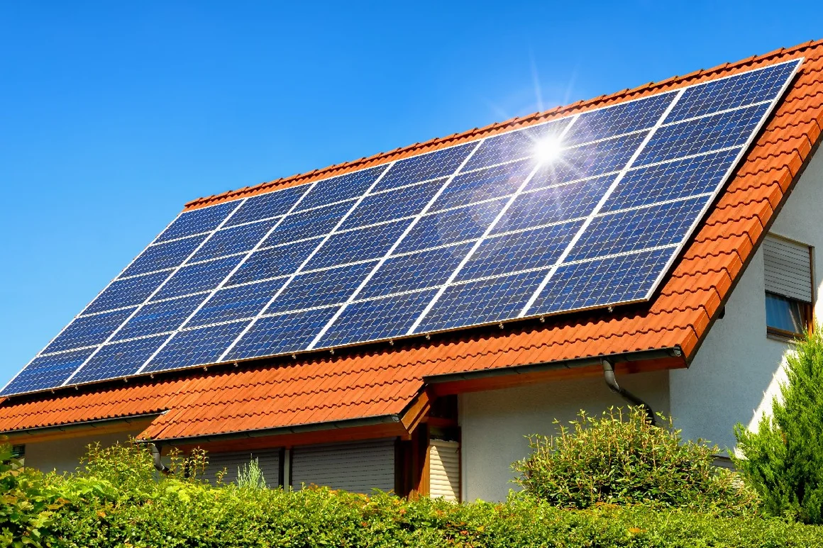 Hausdach mit Solaranlage